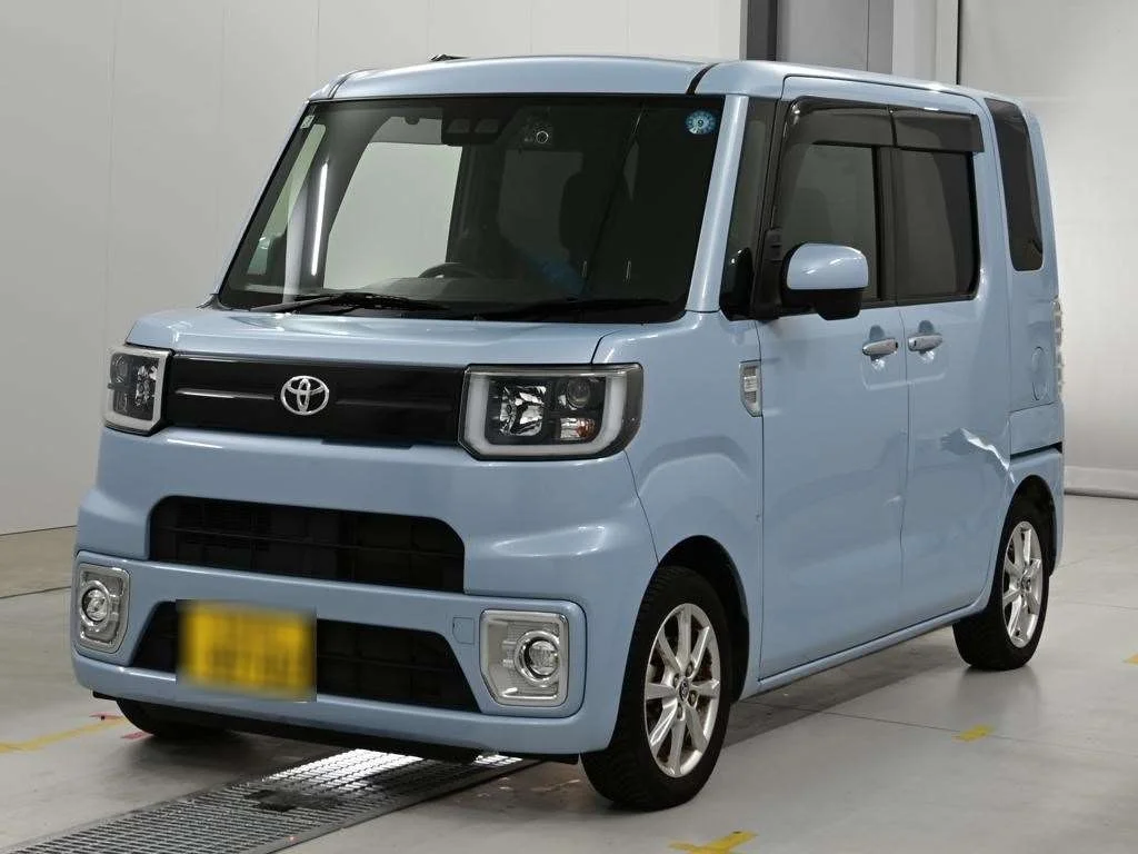 Toyota Pixis Mega LA700A 2019